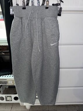 Nike Women’s Gray Wide Leg Ankle Sweatpants